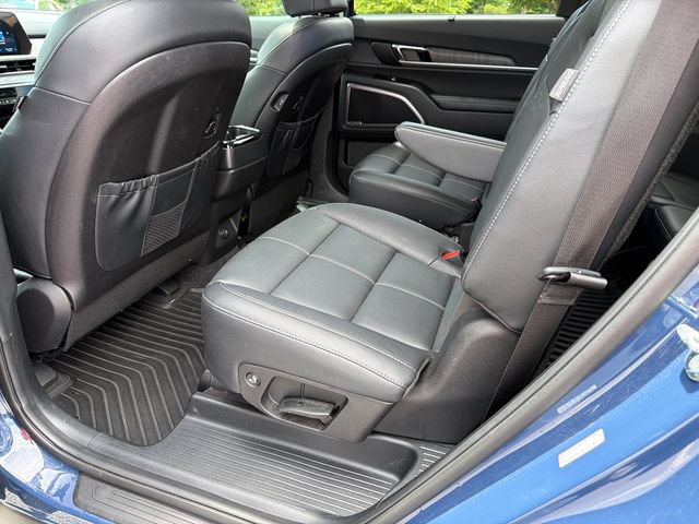 Used 2025 Kia Telluride EX w/ EX Captain's Chair Package FWD image 21