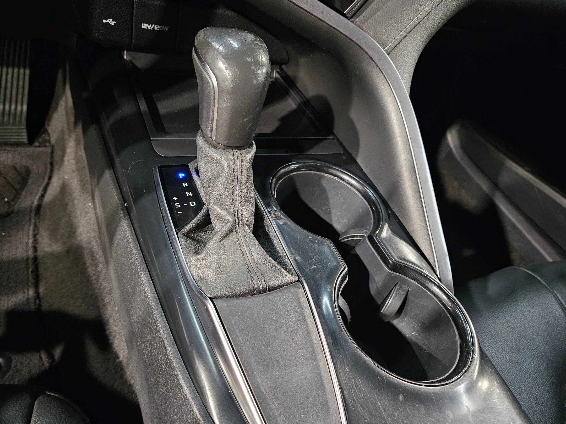 Used 2020 Toyota Camry SE image 31