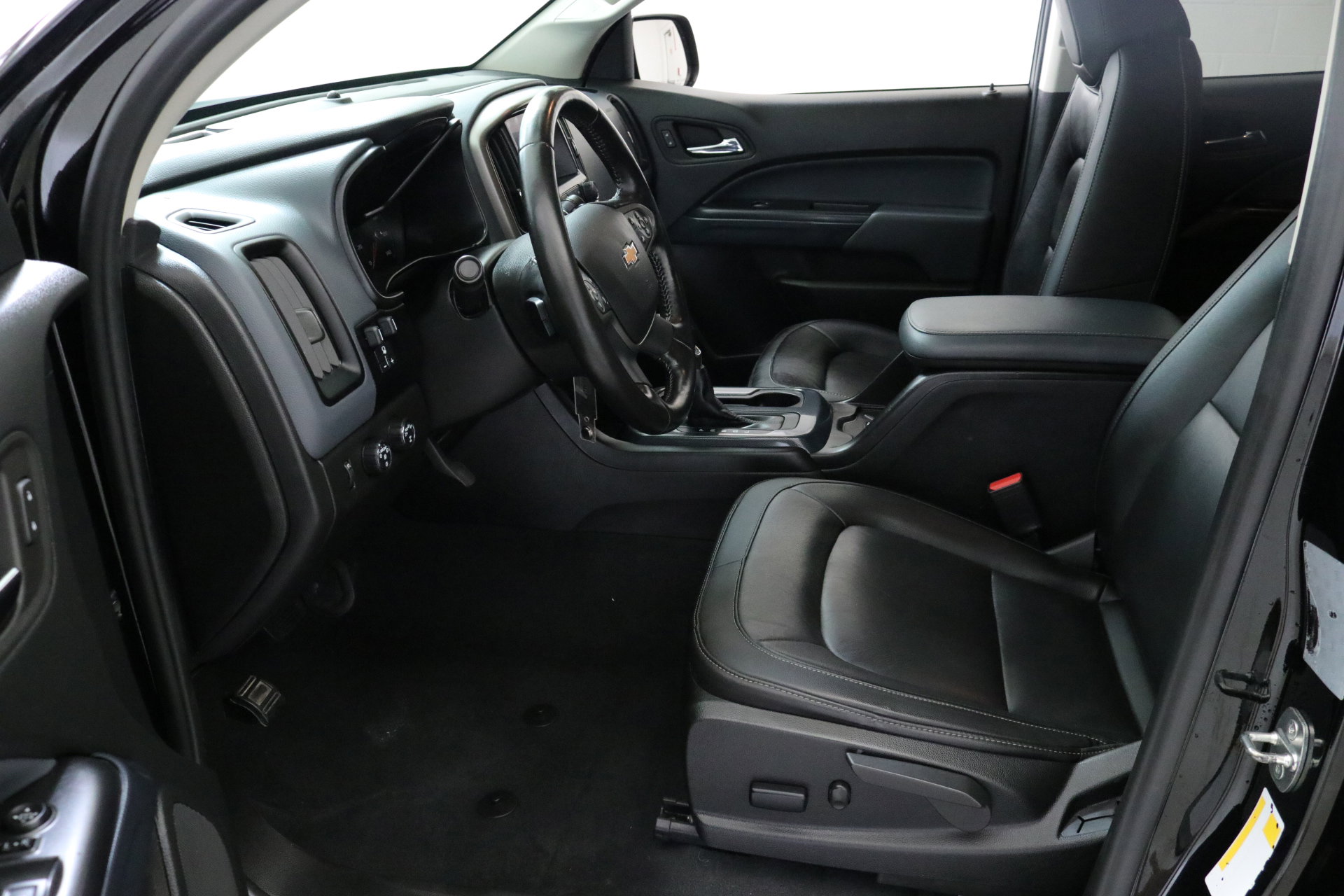 Used 2022 Chevrolet Colorado Z71 w/ Safety Package image 24