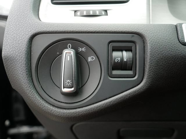 Used 2015 Volkswagen Golf TDI S FWD image 24