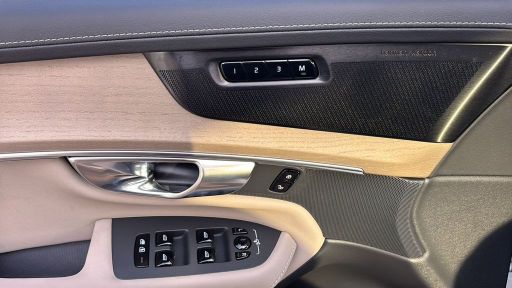 New 2027 Volvo XC90 B6 Plus AWD/4WD image 13