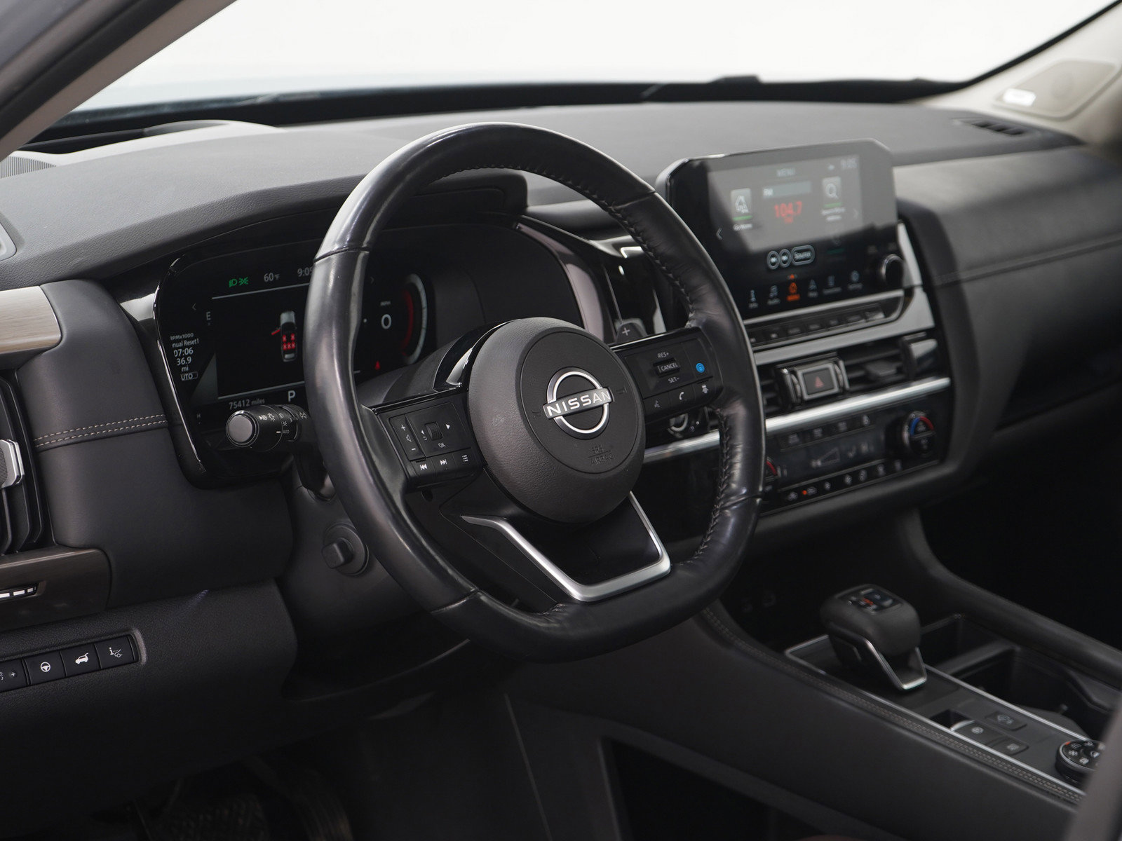 Used 2022 Nissan Pathfinder Platinum image 24