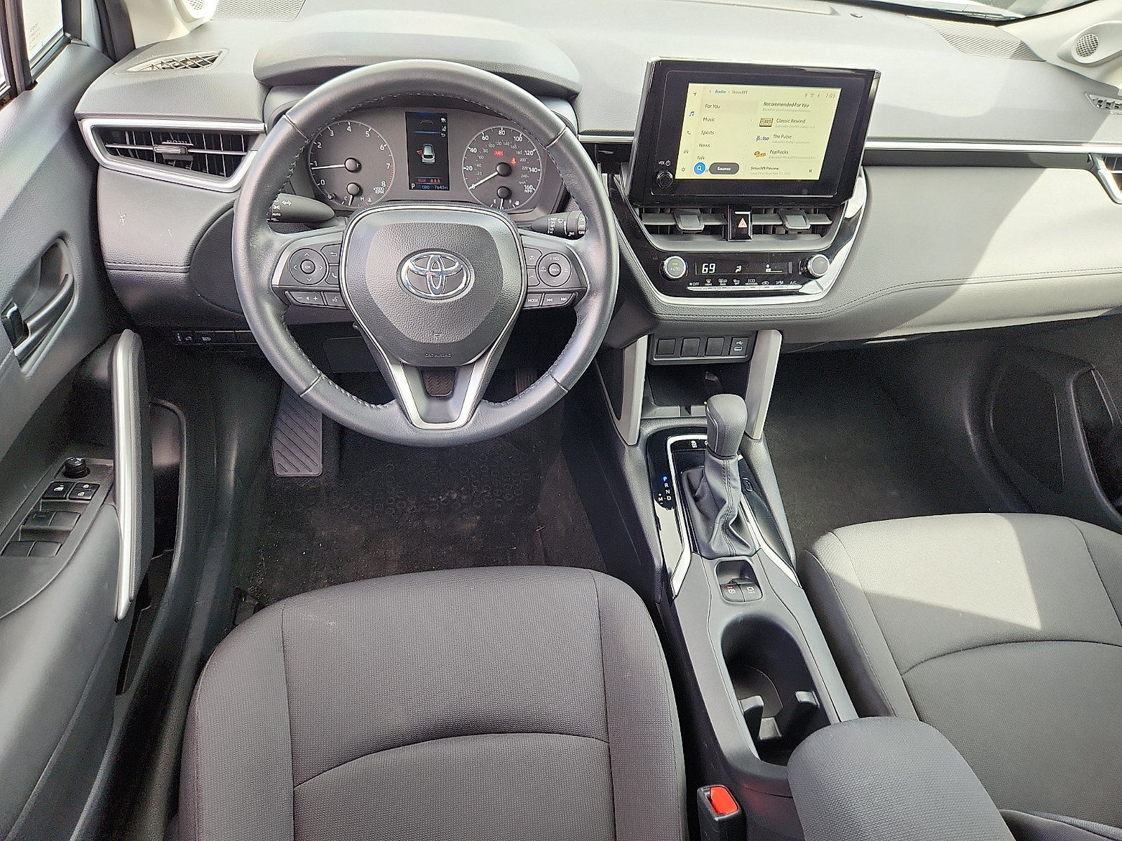 Used 2024 Toyota Corolla Cross LE w/ Moonroof Package AWD/4WD image 12