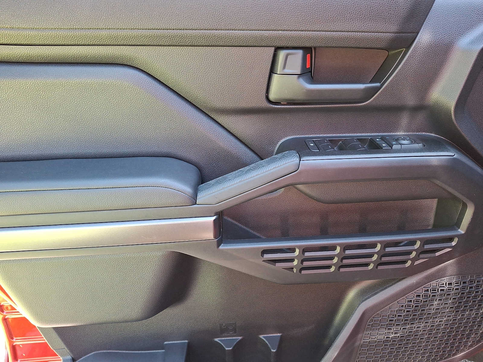 Used 2025 Toyota 4Runner SR5 AWD/4WD image 10