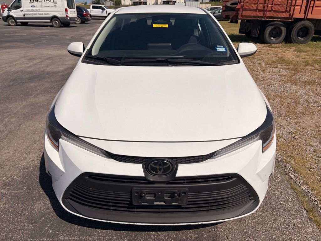 Used 2025 Toyota Corolla LE FWD image 2