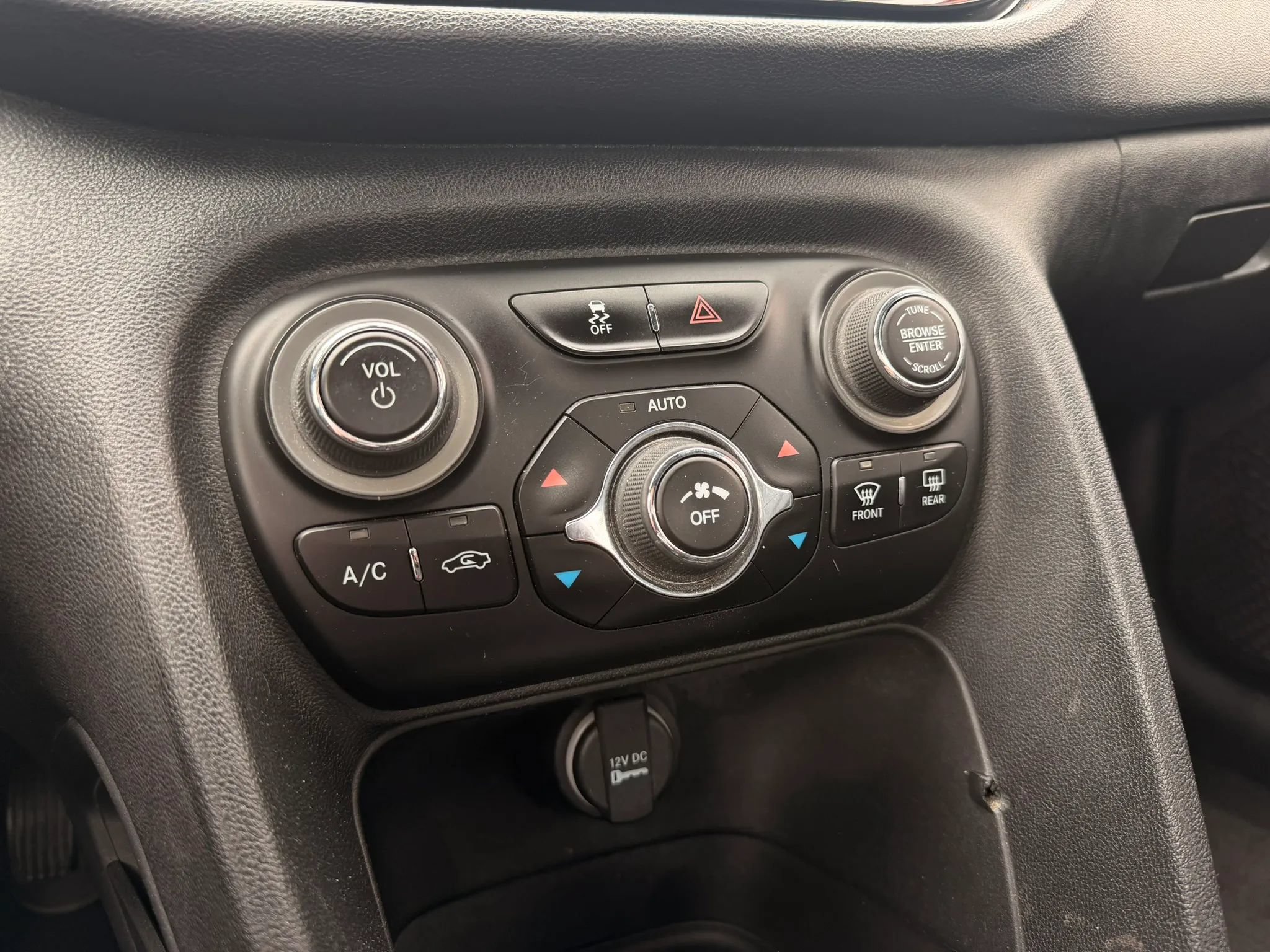 Used 2013 Dodge Dart Limited w/ Premium Group FWD image 19
