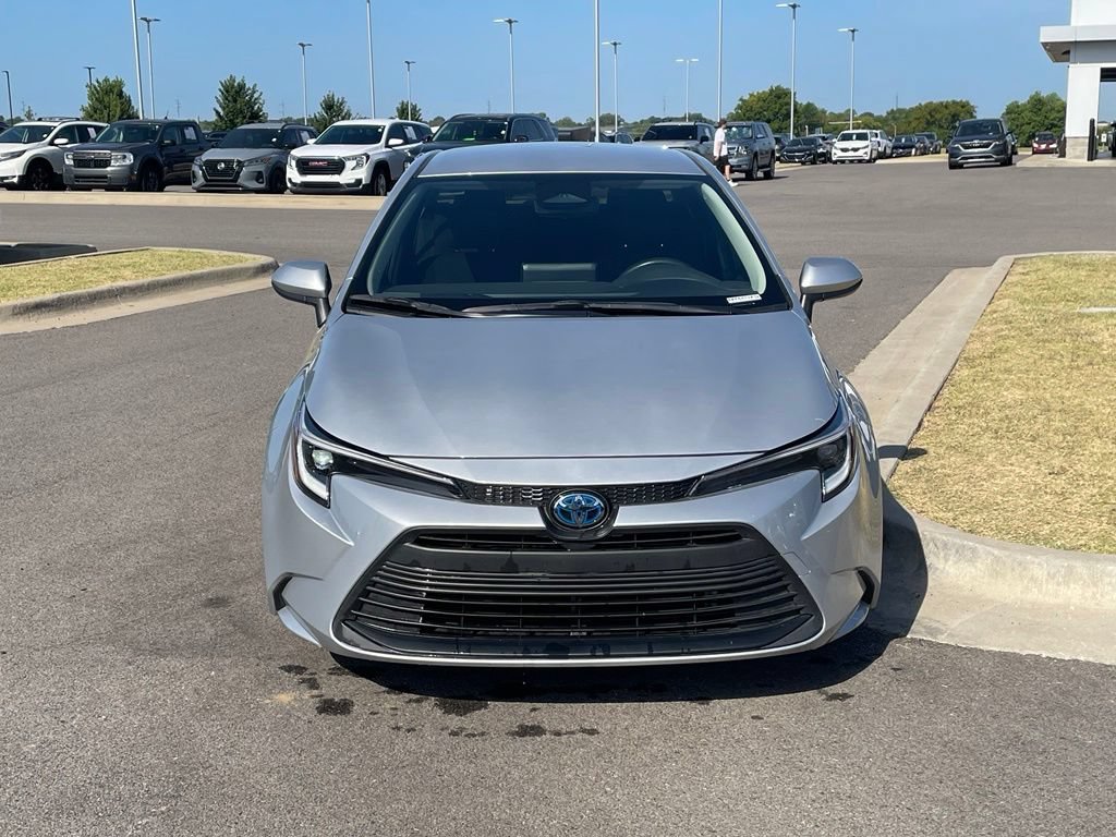 Used 2024 Toyota Corolla LE FWD image 2