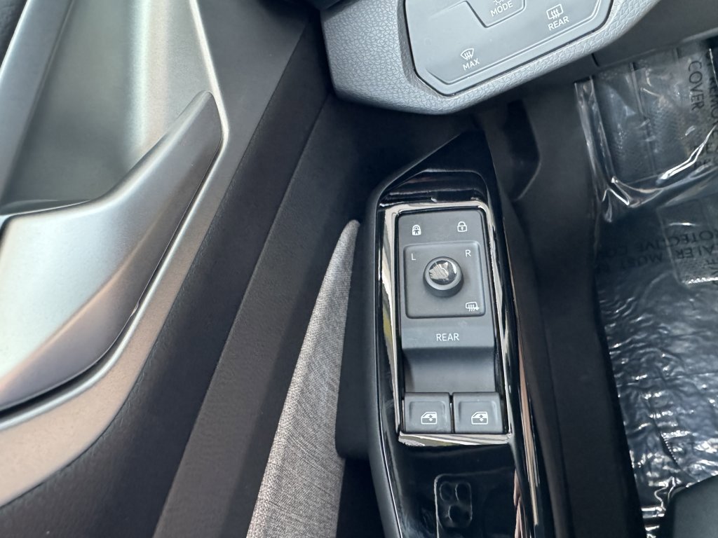 Used 2023 Volkswagen ID.4 Pro image 26