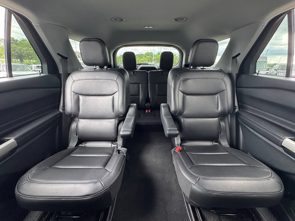 Used 2022 Ford Explorer XLT w/ Equipment Group 202A AWD/4WD image 25