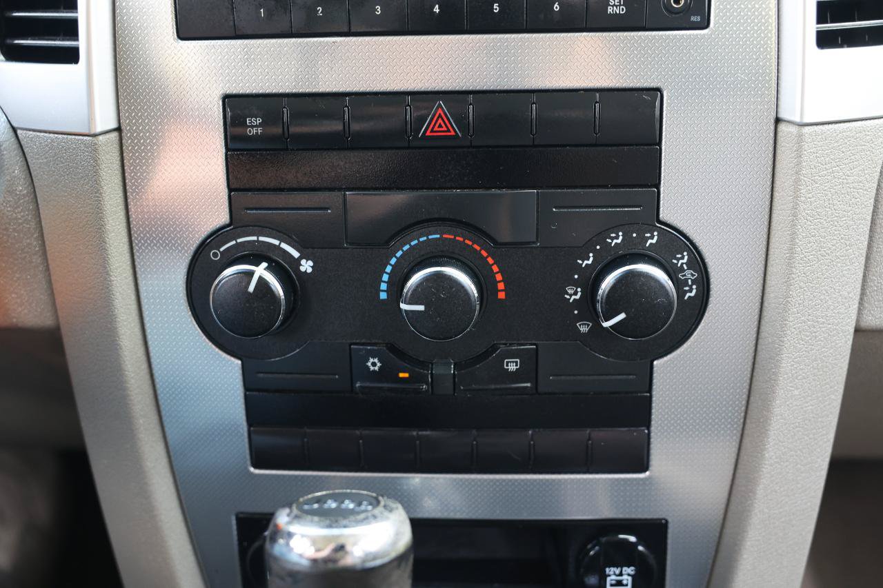 Used 2009 Jeep Grand Cherokee Laredo RWD image 30