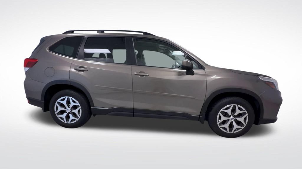 Used 2021 Subaru Forester Premium AWD/4WD image 9
