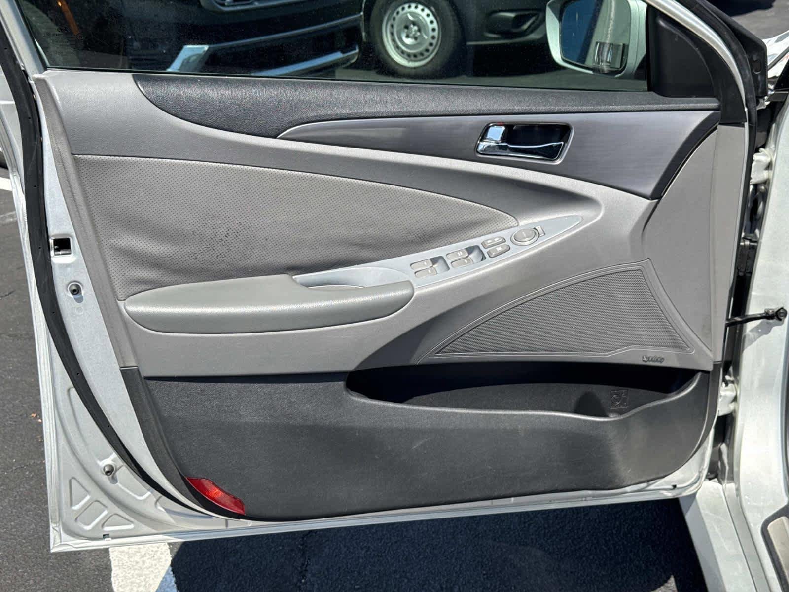 Used 2014 Hyundai Sonata Limited w/ Panoramic Sunroof Package 02 FWD image 17