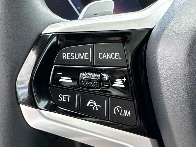 Used 2025 BMW 330i xDrive Sedan AWD/4WD image 34