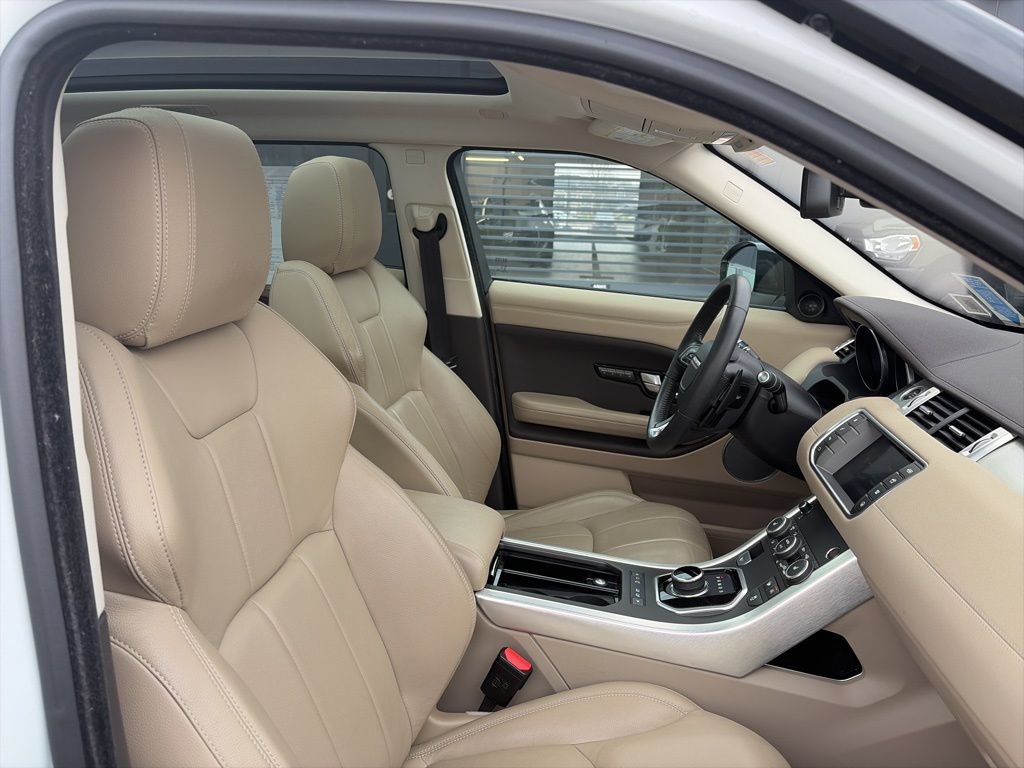 Used 2017 Land Rover Range Rover Evoque SE AWD/4WD image 9