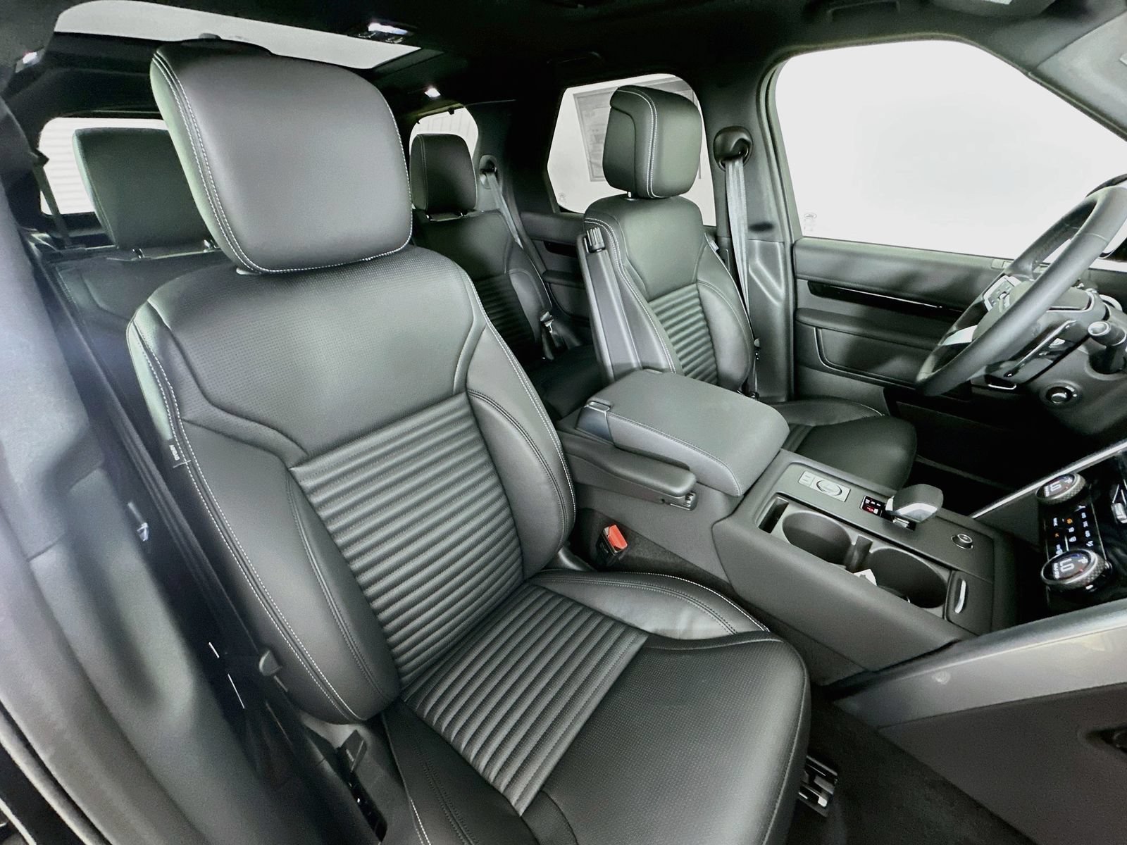 New 2026 Land Rover Discovery S AWD/4WD image 44