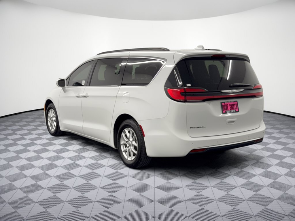 Used 2022 Chrysler Pacifica Touring-L FWD image 3