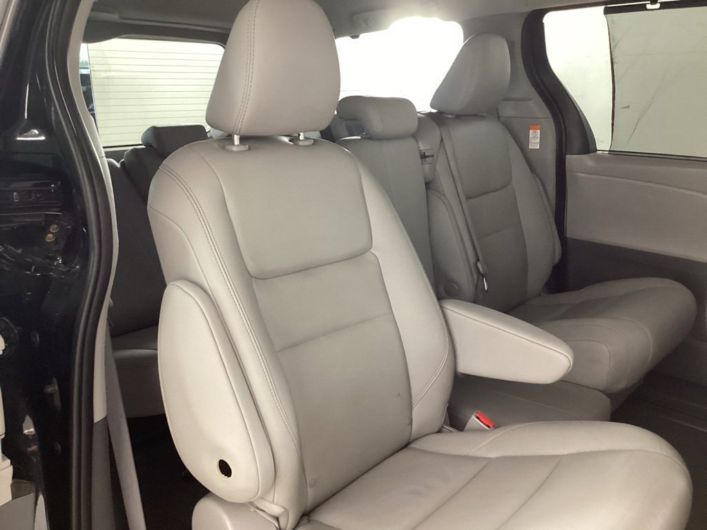 Used 2020 Toyota Sienna XLE FWD image 25