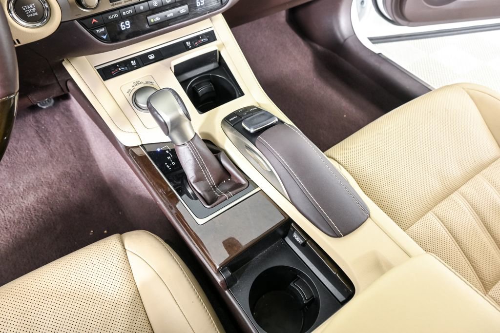 Used 2016 Lexus ES 350 w/ Luxury Package w/Wood Trim image 17