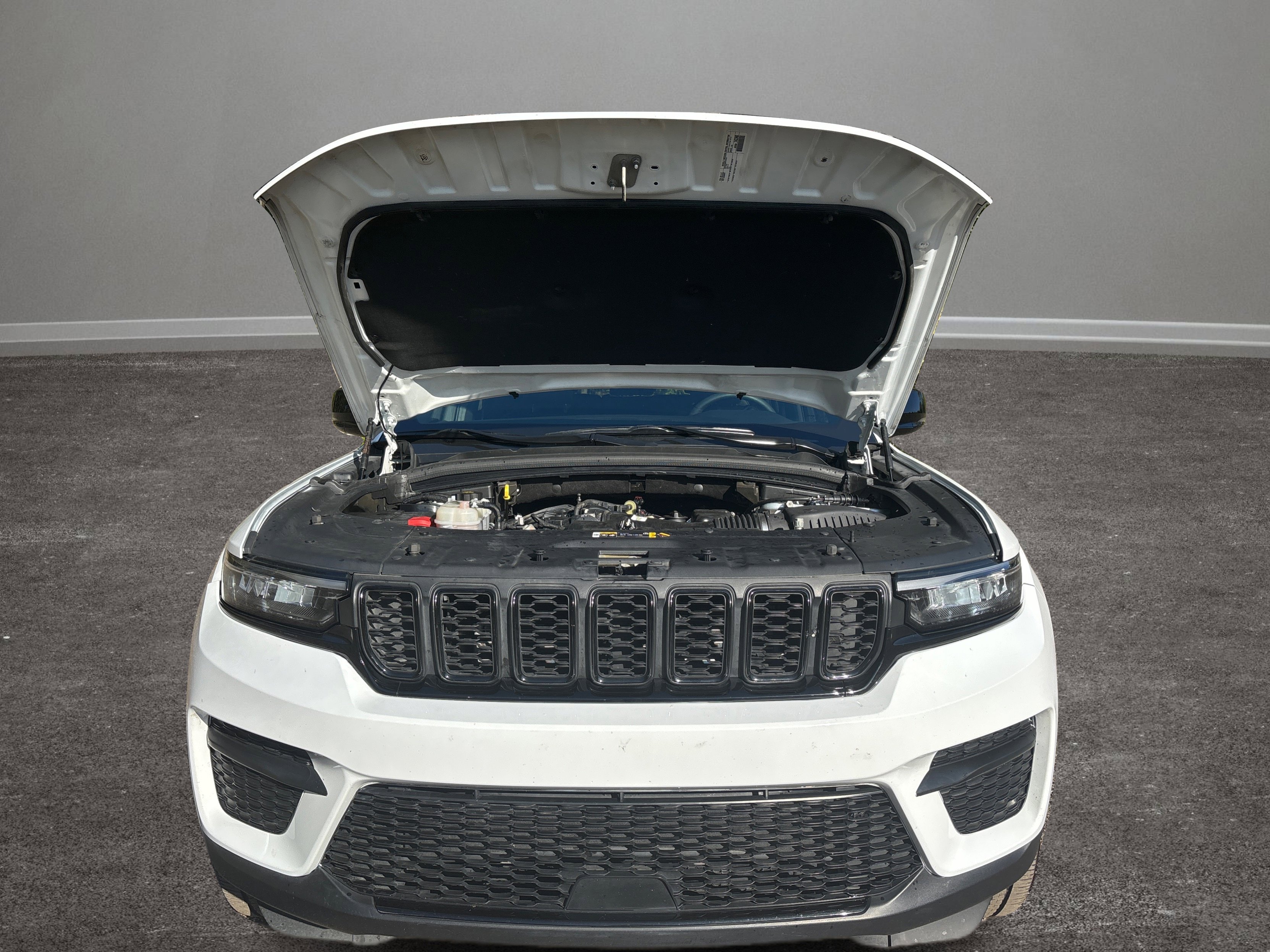 Used 2023 Jeep Grand Cherokee Altitude image 13