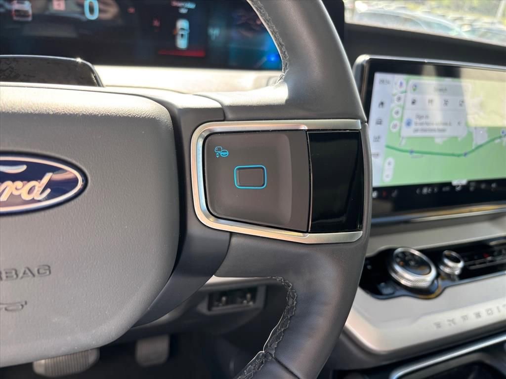 Used 2025 Ford Expedition Active RWD image 18