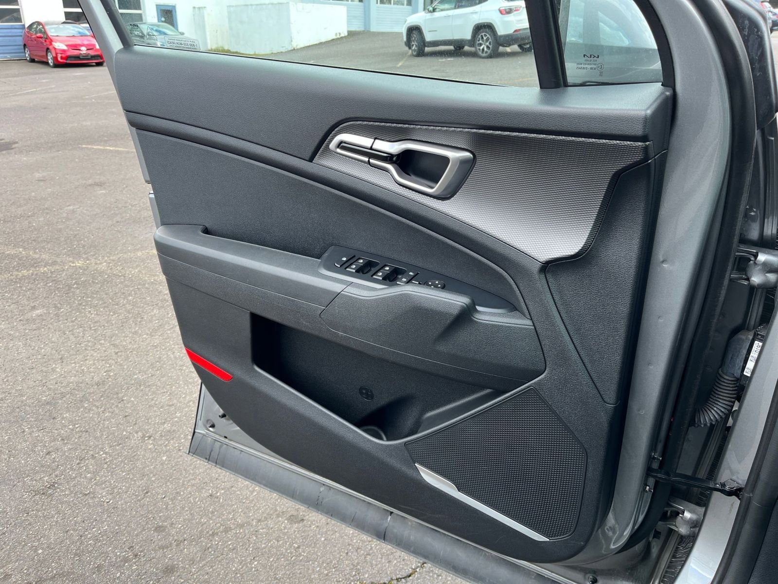 Used 2025 Kia Sportage LX image 21