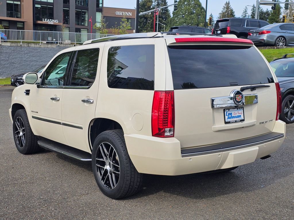Used 2013 Cadillac Escalade Luxury AWD/4WD image 7