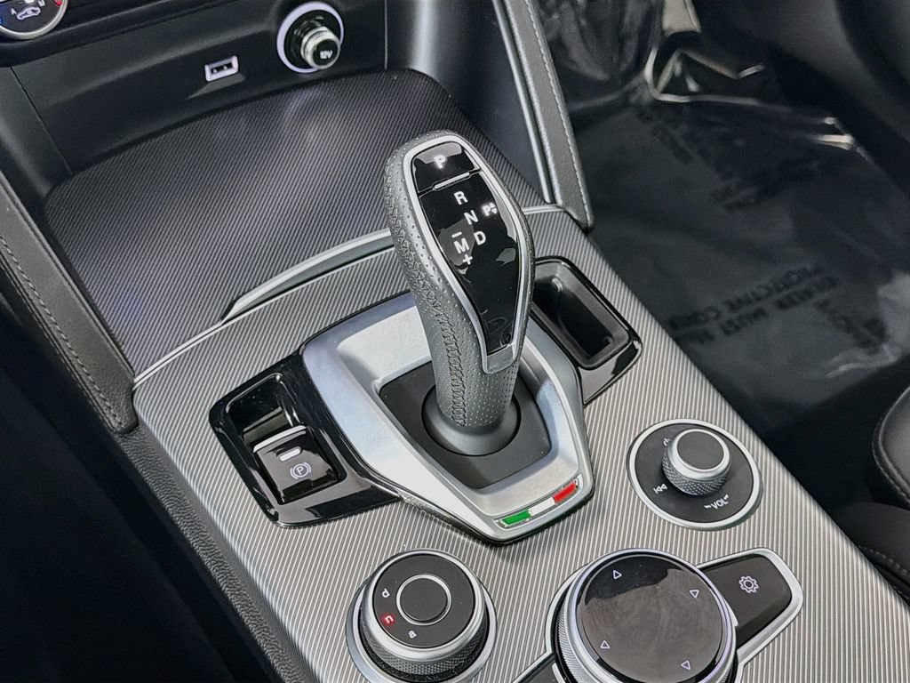 Used 2023 Alfa Romeo Stelvio Veloce AWD/4WD image 17