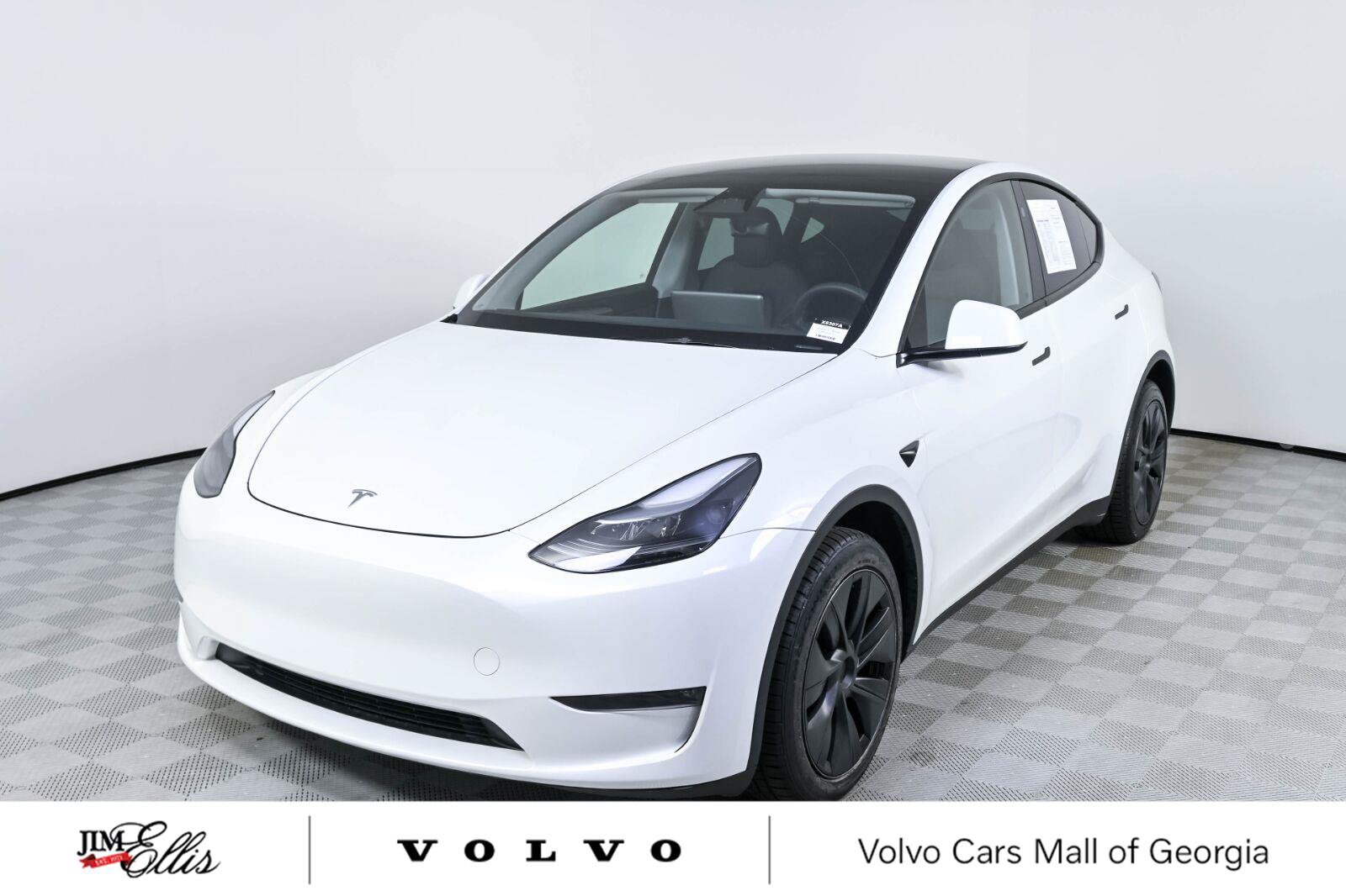 Used 2024 Tesla Model Y Long Range AWD/4WD image 1