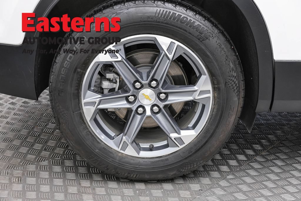 Used 2025 Chevrolet Blazer LT FWD image 33