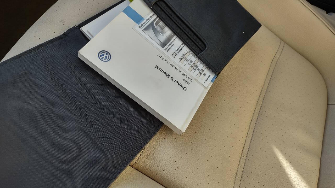 Used 2012 Volkswagen Jetta SE FWD image 23