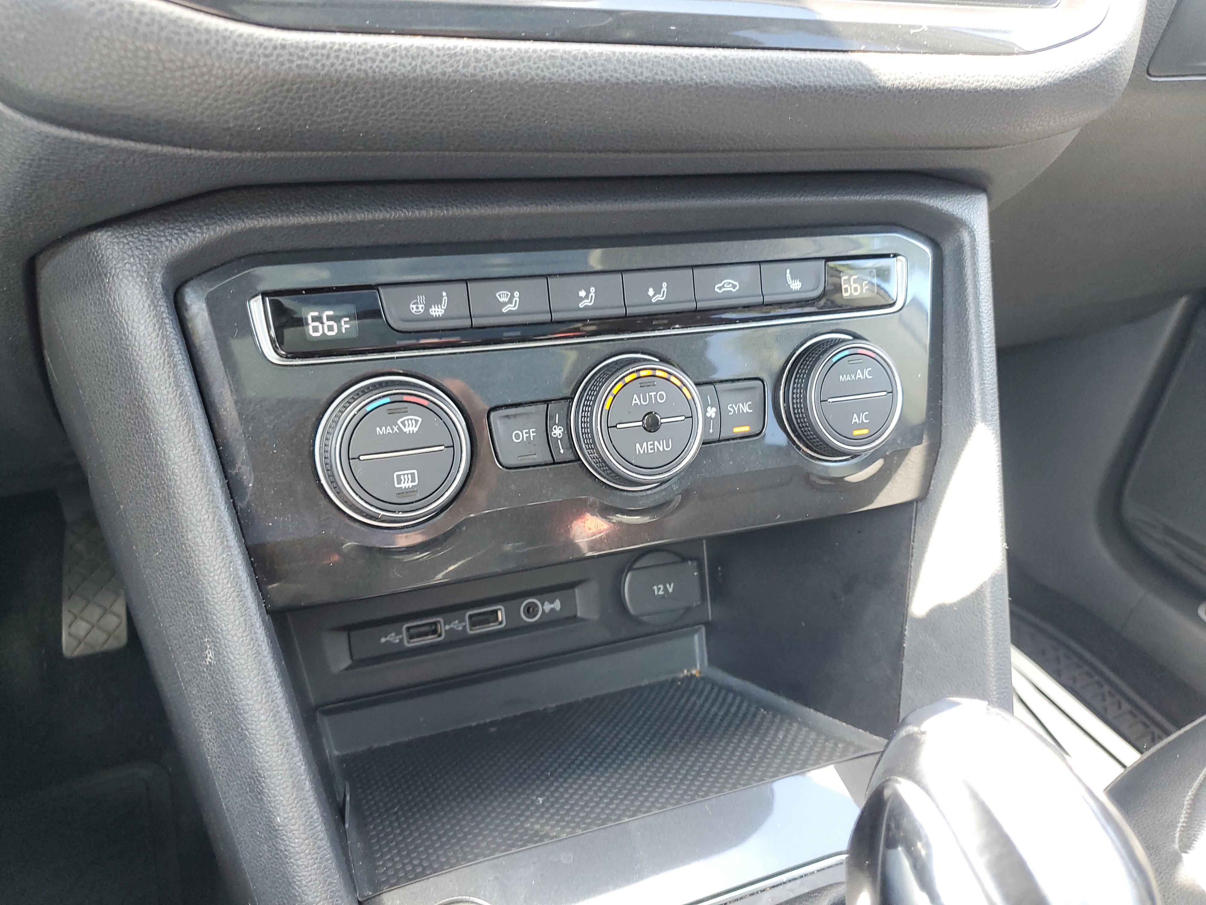 Used 2018 Volkswagen Tiguan SEL Premium image 24