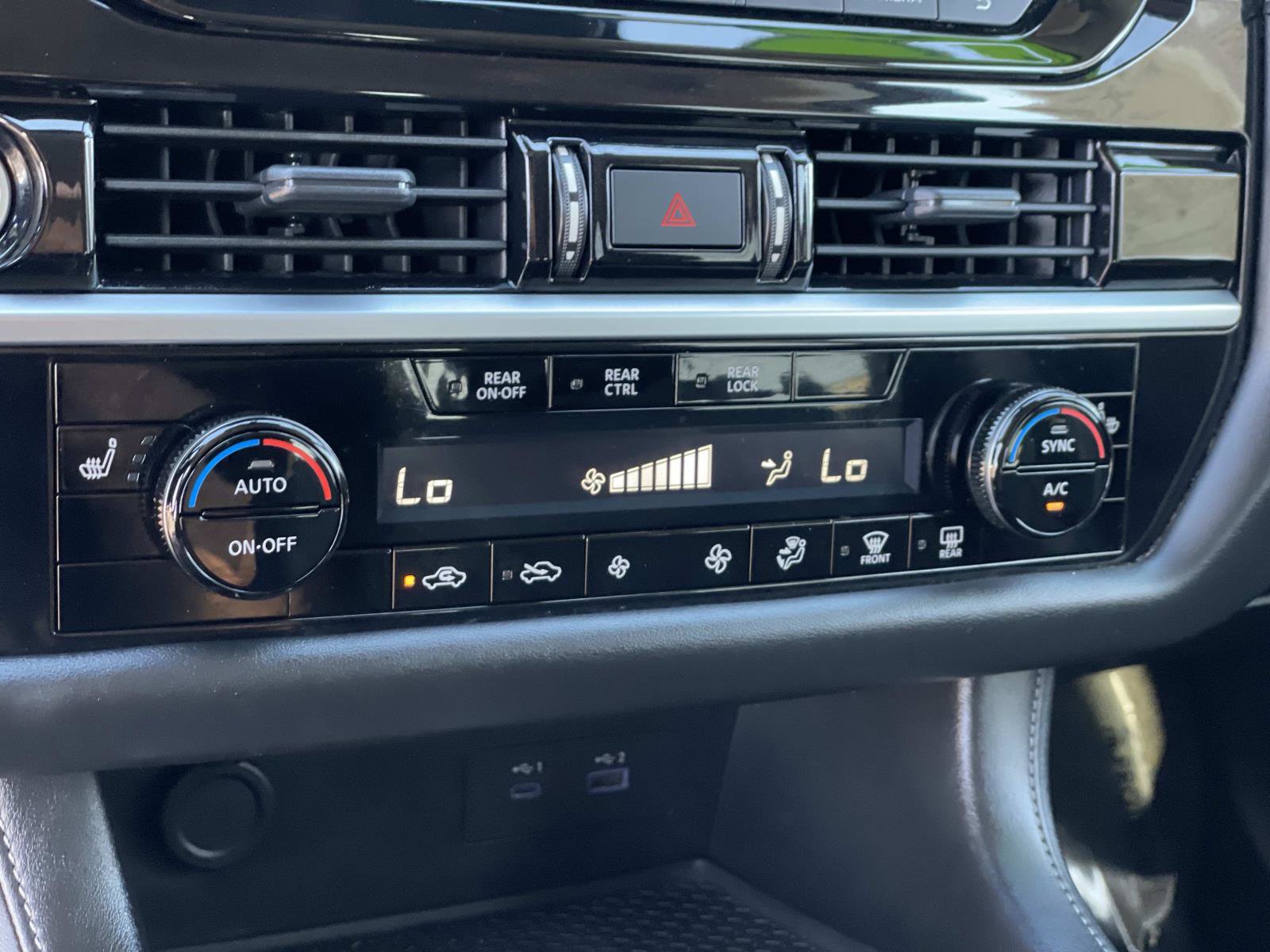 Used 2024 Nissan Pathfinder SV image 13