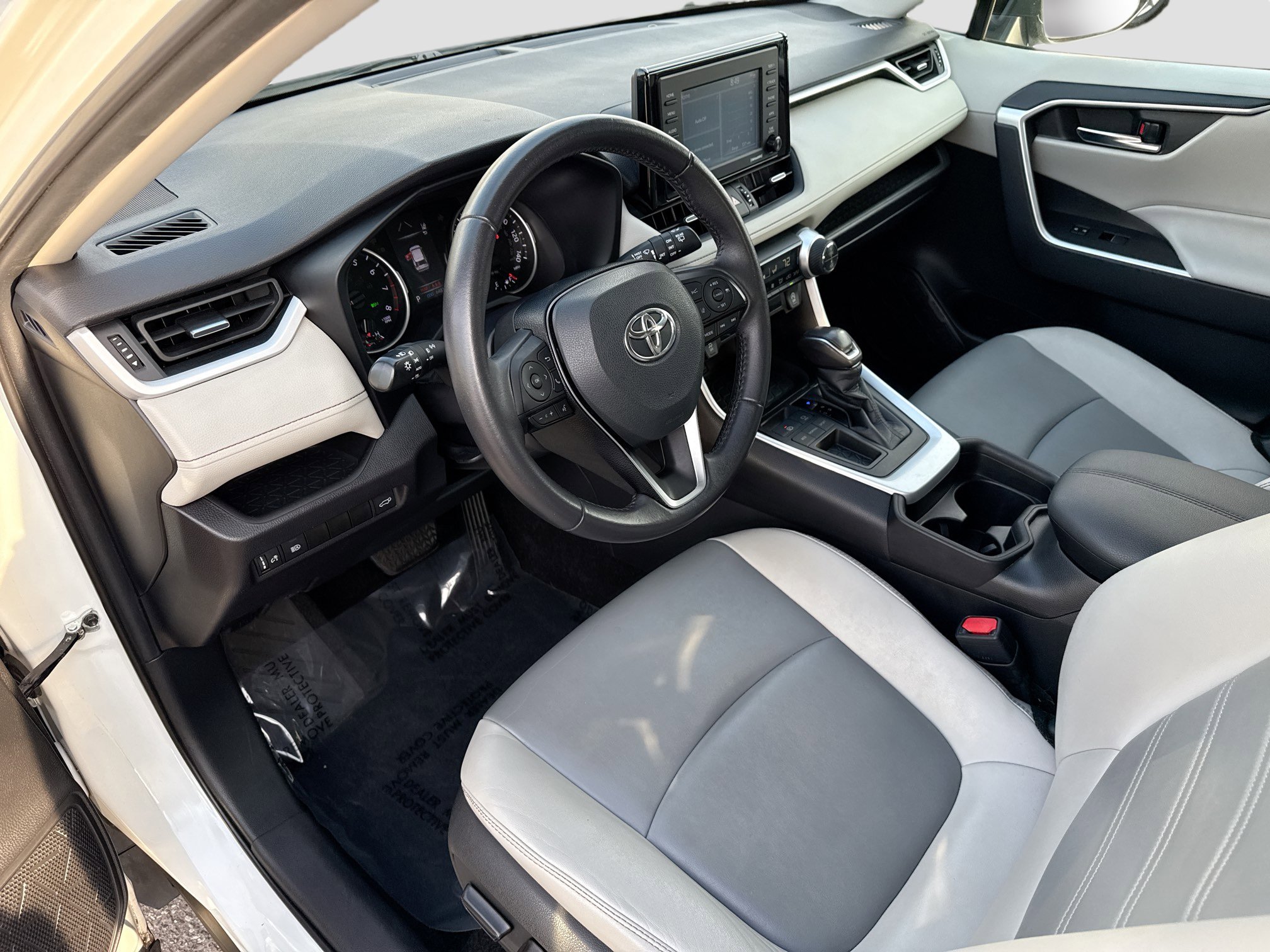 Used 2021 Toyota RAV4 XLE Premium image 26