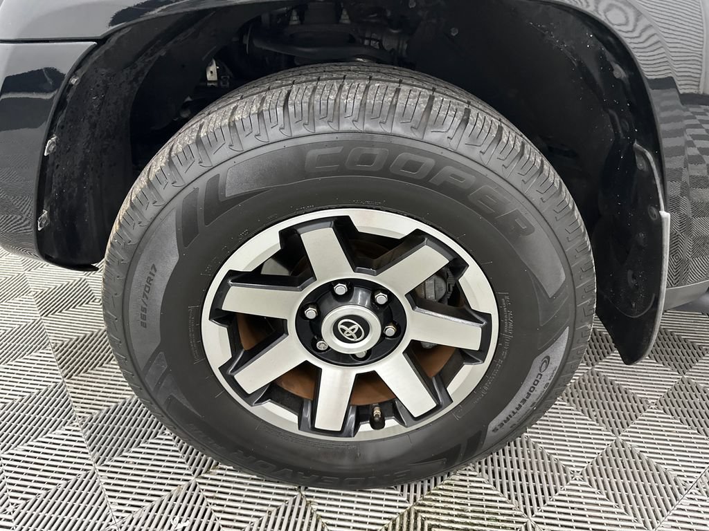 Used 2018 Toyota 4Runner TRD Off-Road Premium AWD/4WD image 12