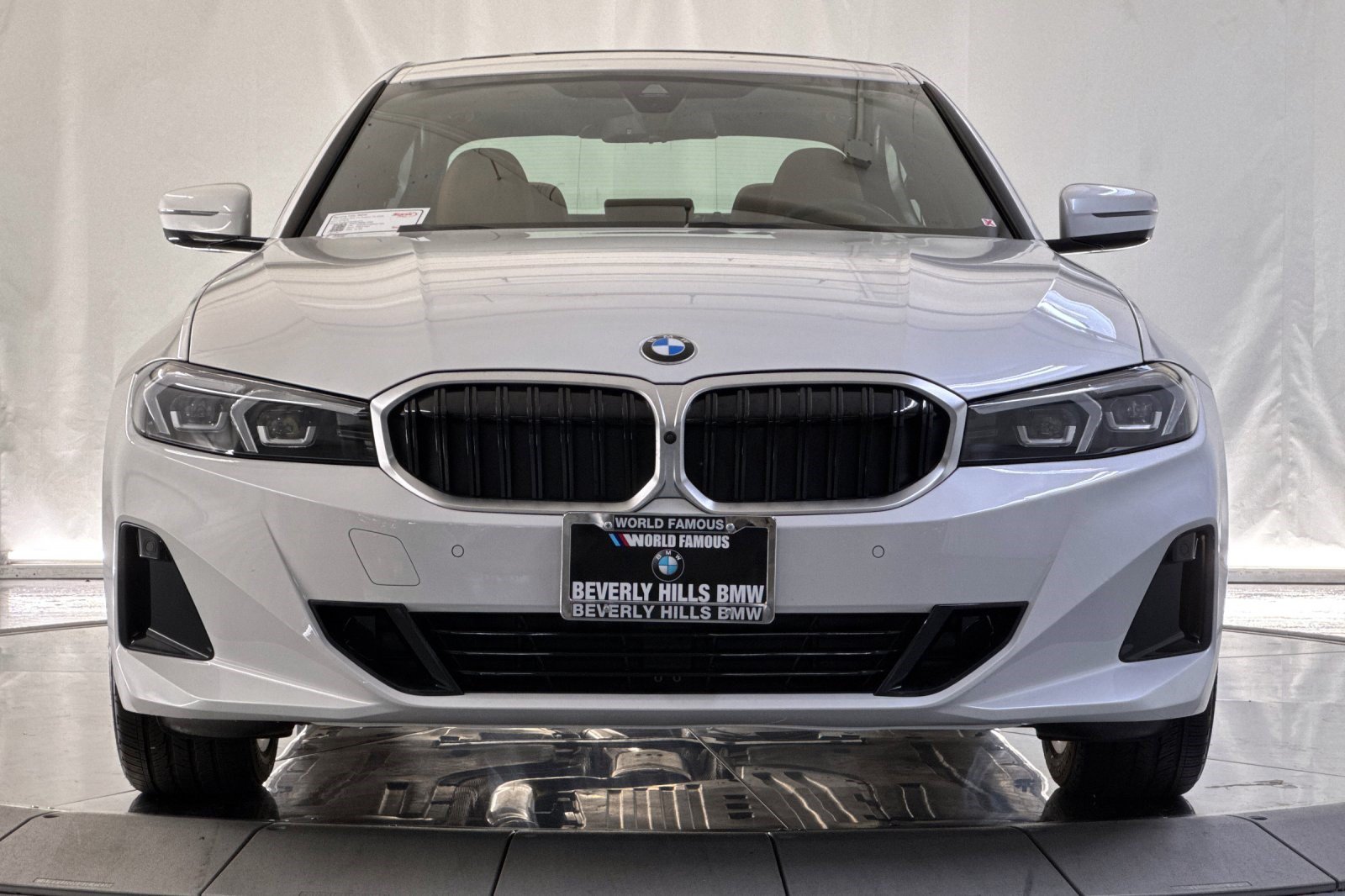 Used 2023 BMW 330i Sedan w/ Parking Assistance Package RWD image 5