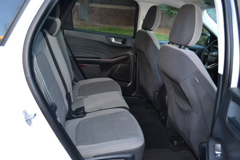 Used 2021 Ford Escape SE image 32