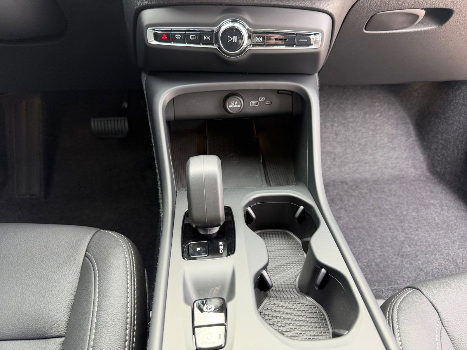 New 2026 Volvo XC40 B5 Core AWD/4WD image 11