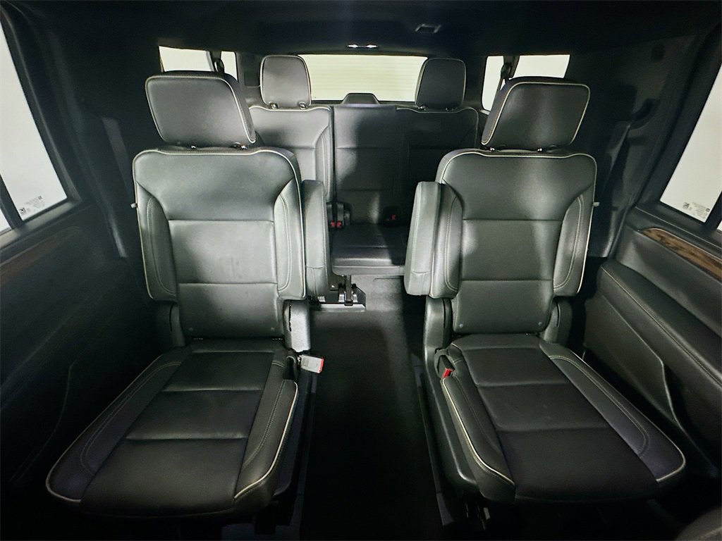 Used 2023 Chevrolet Suburban Premier image 13