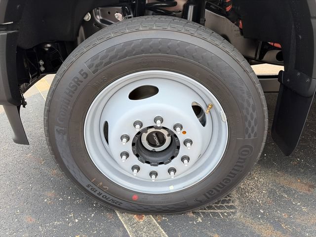 New 2026 Ford F550 4x4 Crew Cab image 26