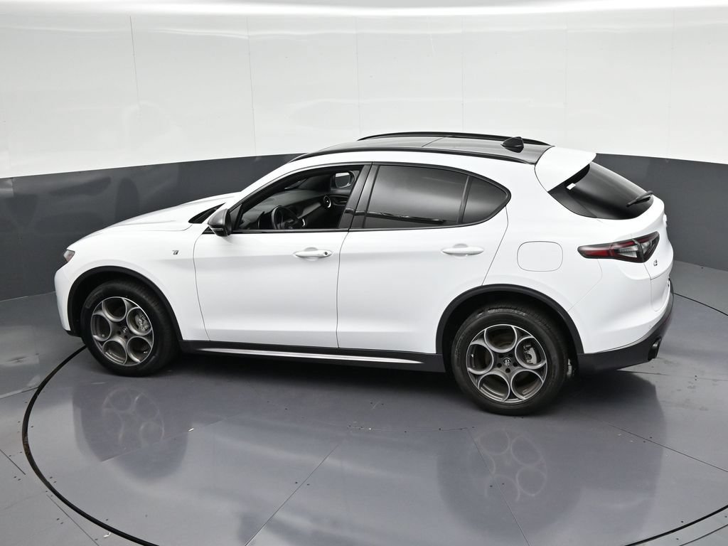 Used 2024 Alfa Romeo Stelvio Ti w/ Active Assist Plus Package AWD/4WD image 27