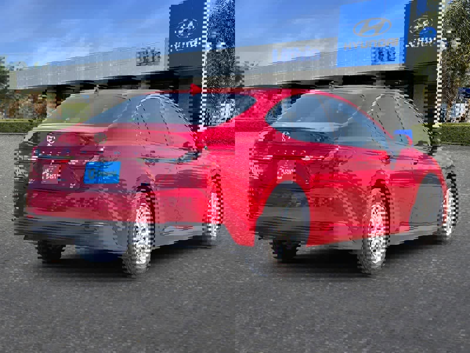 Used 2025 Toyota Camry LE image 3