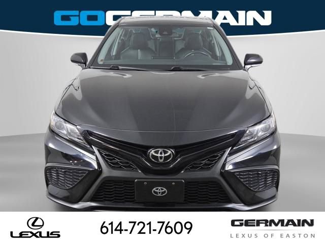 Used 2022 Toyota Camry SE image 3