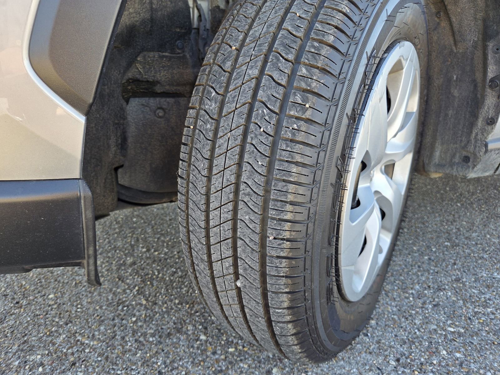 Used 2024 Toyota RAV4 LE AWD/4WD image 10
