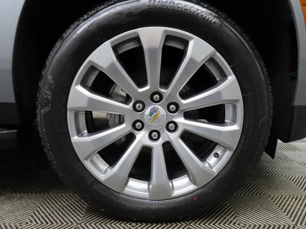 Used 2025 Chevrolet Suburban Premier image 8