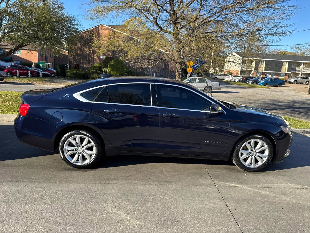 Used 2017 Chevrolet Impala LT image 8
