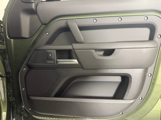Certified 2026 Land Rover Defender 110 X-Dynamic SE image 32