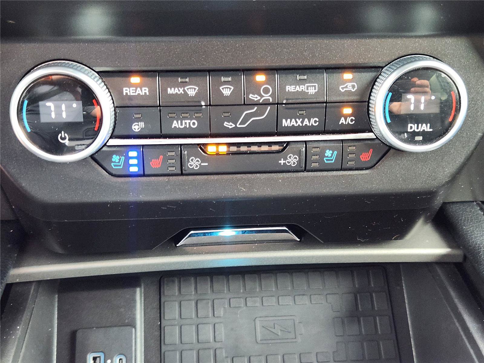 Used 2021 Ford Expedition XLT AWD/4WD image 32
