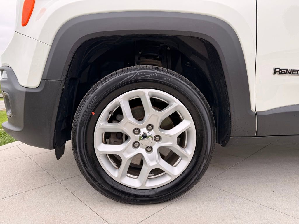 Used 2017 Jeep Renegade Latitude AWD/4WD image 10