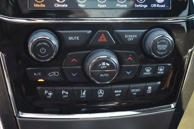Used 2020 Jeep Grand Cherokee Overland AWD/4WD image 34