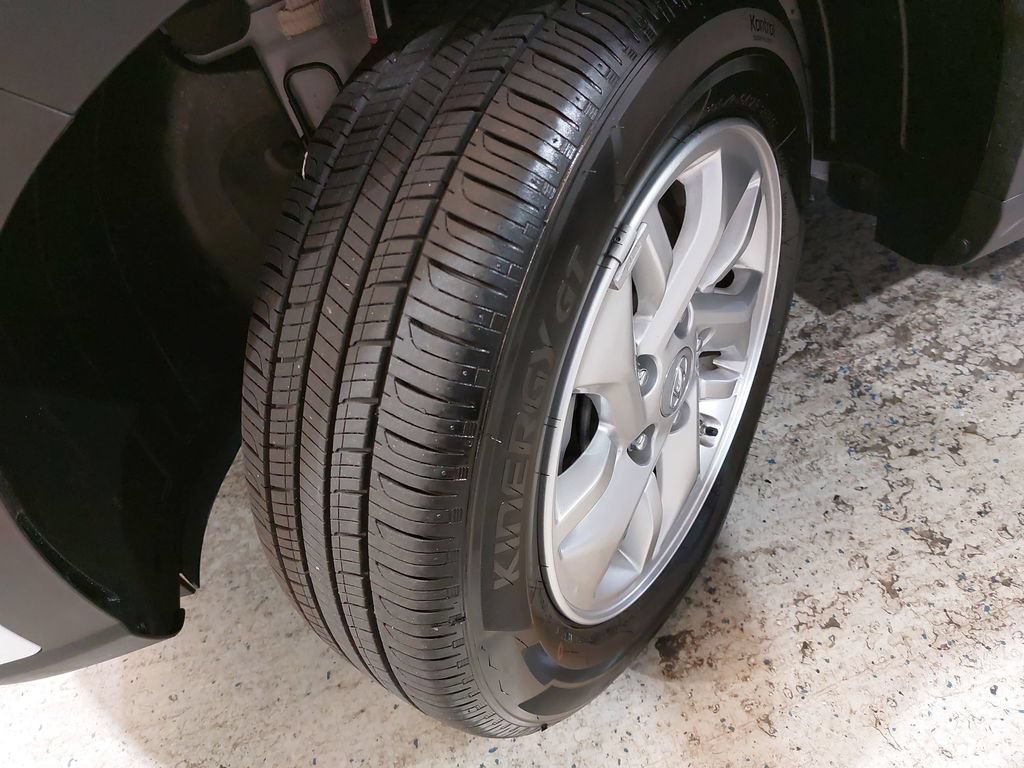 Certified 2025 Hyundai Venue SE FWD image 34